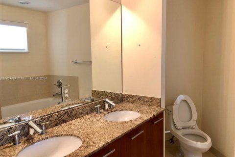 House in Aventura, Florida 3 bedrooms, 165.83 sq.m. № 1942814 - photo 10