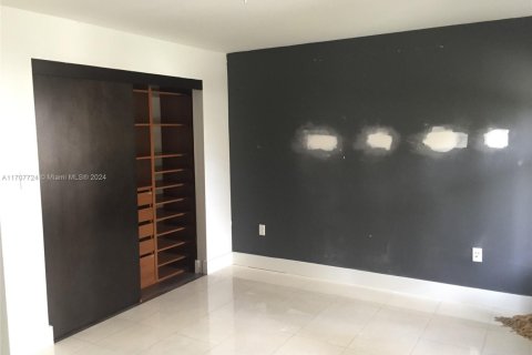 House in Aventura, Florida 3 bedrooms, 165.83 sq.m. № 1942814 - photo 16