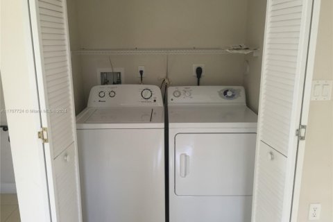 House in Aventura, Florida 3 bedrooms, 165.83 sq.m. № 1942814 - photo 15