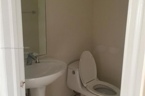 House in Aventura, Florida 3 bedrooms, 165.83 sq.m. № 1942814 - photo 6