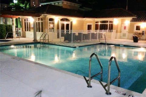 House in Aventura, Florida 3 bedrooms, 165.83 sq.m. № 1942814 - photo 18