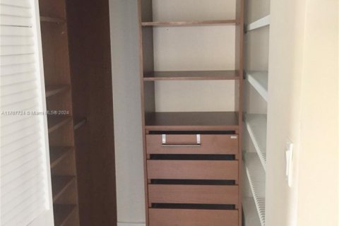 House in Aventura, Florida 3 bedrooms, 165.83 sq.m. № 1942814 - photo 9