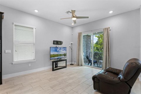 House in Oakland, Florida 3 bedrooms, 193.42 sq.m. № 1782540 - photo 17