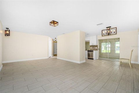 Villa ou maison à louer à Port Charlotte, Floride: 3 chambres, 156.26 m2 № 1906821 - photo 6