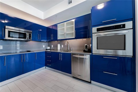 Condo in Fort Lauderdale, Florida, 1 bedroom № 1958182 - photo 2