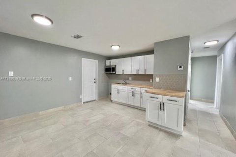 Casa en alquiler en Fort Lauderdale, Florida, 3 dormitorios, 92.16 m2 № 2017095 - foto 3