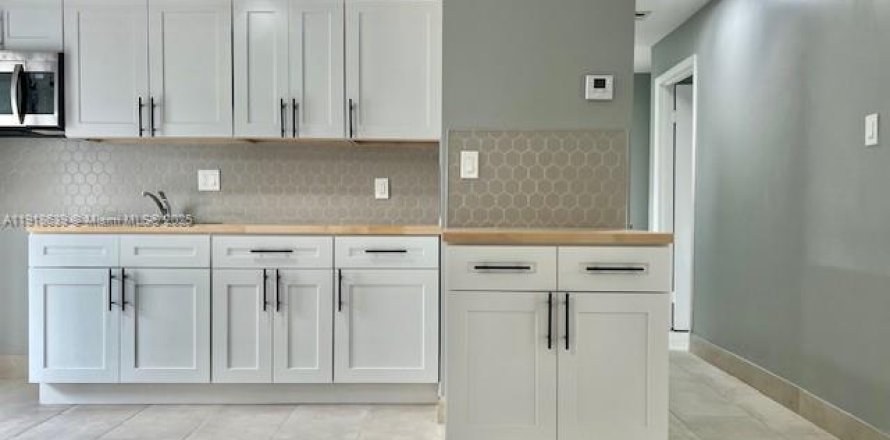 Casa en Fort Lauderdale, Florida 3 dormitorios, 92.16 m2 № 2017095