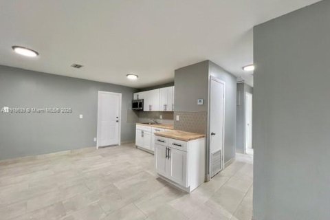 Casa en alquiler en Fort Lauderdale, Florida, 3 dormitorios, 92.16 m2 № 2017095 - foto 5