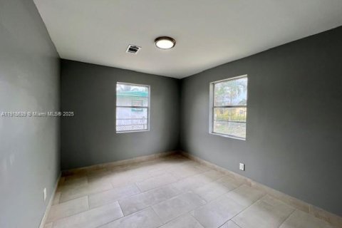 Casa en alquiler en Fort Lauderdale, Florida, 3 dormitorios, 92.16 m2 № 2017095 - foto 10