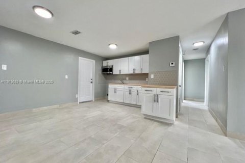 Casa en alquiler en Fort Lauderdale, Florida, 3 dormitorios, 92.16 m2 № 2017095 - foto 4