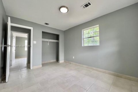 Casa en alquiler en Fort Lauderdale, Florida, 3 dormitorios, 92.16 m2 № 2017095 - foto 9