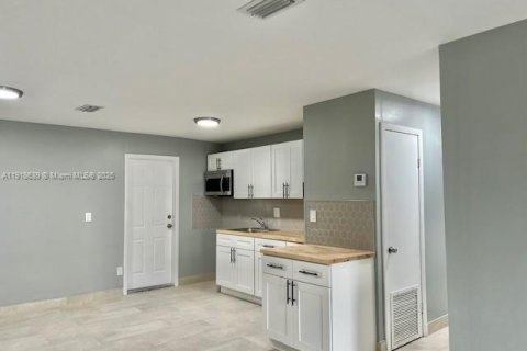 Casa en alquiler en Fort Lauderdale, Florida, 3 dormitorios, 92.16 m2 № 2017095 - foto 19