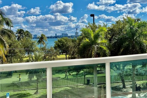 Condominio en Miami, Florida, 1 dormitorio  № 2005322