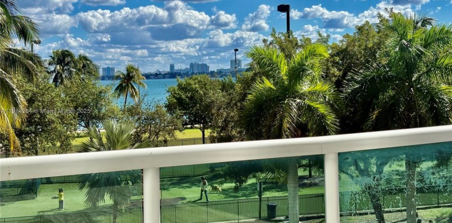 Condominio en Miami, Florida, 1 dormitorio  № 2005322