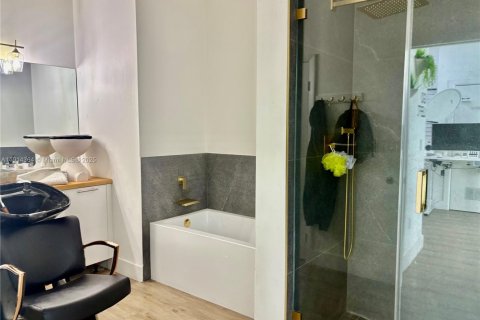 Condominio en venta en Miami, Florida, 1 dormitorio, 80.82 m2 № 2005322 - foto 12