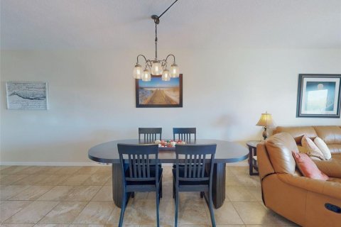 Condo in New Smyrna Beach, Florida, 2 bedrooms  № 1533388 - photo 11