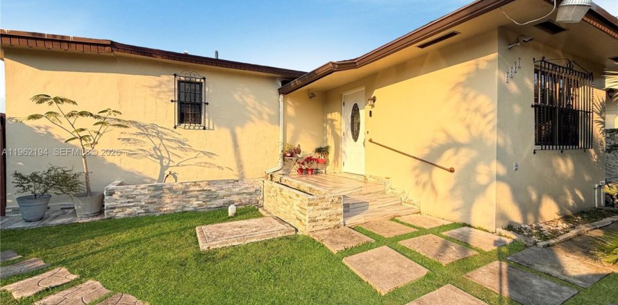 Villa ou maison à Miami, Floride 4 chambres, 147.53 m2 № 2024844