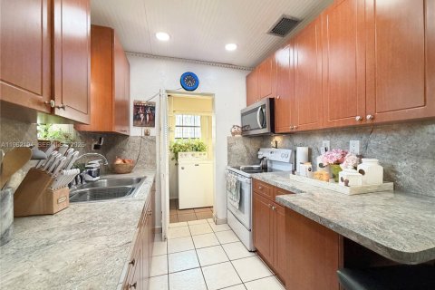 Villa ou maison à vendre à Miami, Floride: 4 chambres, 147.53 m2 № 2024844 - photo 4