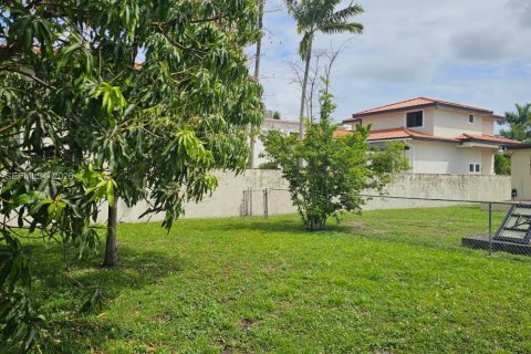 House in Miami, Florida 4 bedrooms, 147.53 sq.m. № 2024844 - photo 24
