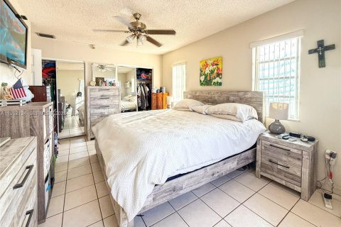 Villa ou maison à vendre à Miami, Floride: 4 chambres, 147.53 m2 № 2024844 - photo 15