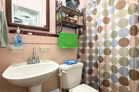 Villa ou maison à vendre à Miami, Floride: 4 chambres, 147.53 m2 № 2024844 - photo 11