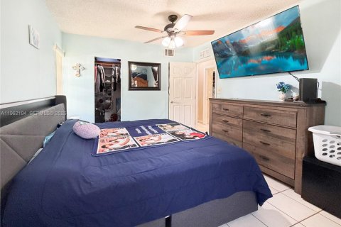 Villa ou maison à vendre à Miami, Floride: 4 chambres, 147.53 m2 № 2024844 - photo 17