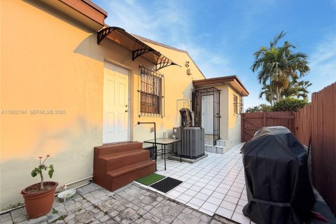 Villa ou maison à vendre à Miami, Floride: 4 chambres, 147.53 m2 № 2024844 - photo 14