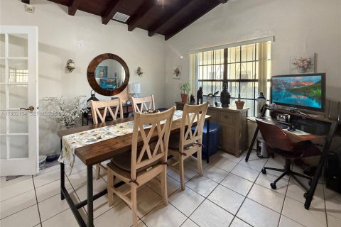 Villa ou maison à vendre à Miami, Floride: 4 chambres, 147.53 m2 № 2024844 - photo 3