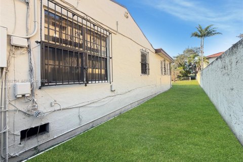 Villa ou maison à vendre à Miami, Floride: 4 chambres, 147.53 m2 № 2024844 - photo 7