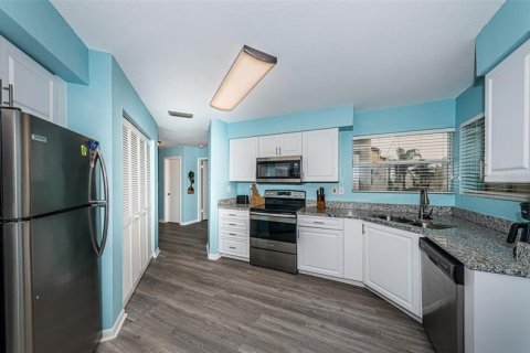 Condo in Saint Petersburg, Florida, 2 bedrooms  № 225464