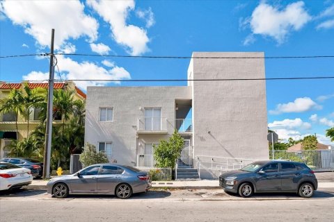 Apartment in Miami, Florida 2 bedrooms, 982.72 sq.m. № 2146891 - photo 3
