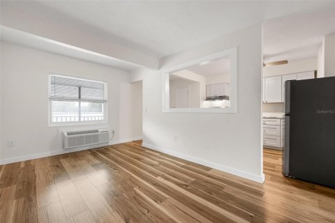Copropriété à louer à Sarasota, Floride: 1 chambre, 46.45 m2 № 2419364 - photo 6