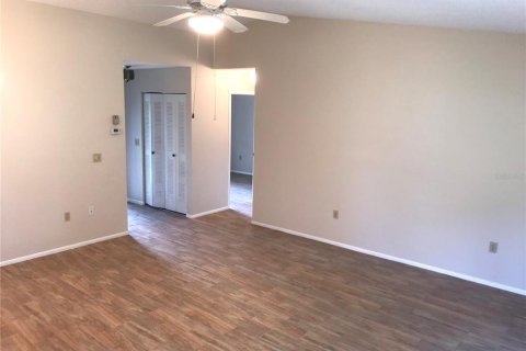 Villa ou maison à louer à Bradenton, Floride: 2 chambres, 95.69 m2 № 2097350 - photo 4