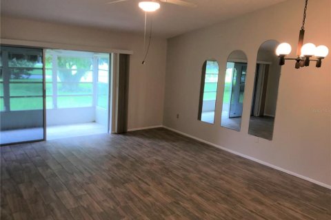 Villa ou maison à louer à Bradenton, Floride: 2 chambres, 95.69 m2 № 2097350 - photo 3
