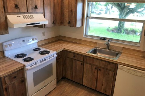 Villa ou maison à louer à Bradenton, Floride: 2 chambres, 95.69 m2 № 2097350 - photo 6