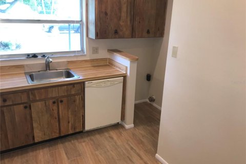 Villa ou maison à louer à Bradenton, Floride: 2 chambres, 95.69 m2 № 2097350 - photo 5