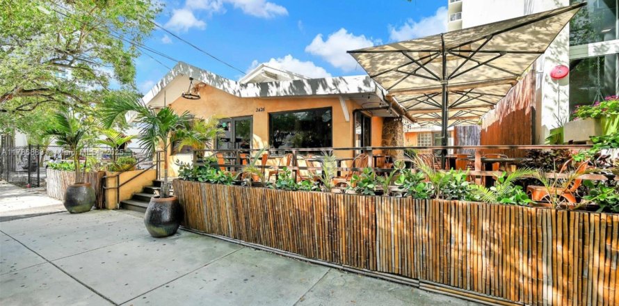 Propiedad comercial en Miami, Florida № 1934517