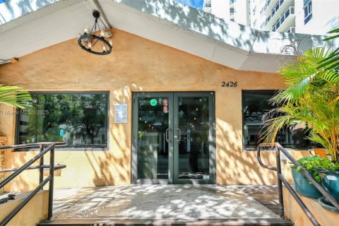 Immobilier commercial à vendre à Miami, Floride № 1934517 - photo 2