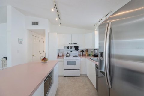 House in Holmes Beach, Florida 3 bedrooms, 115.94 sq.m. № 2156566 - photo 9