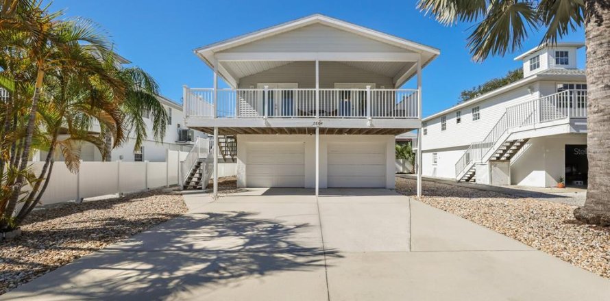House in Holmes Beach, Florida 3 bedrooms, 115.94 sq.m. № 2156566