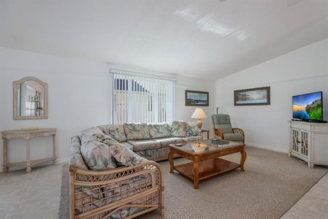 House in Holmes Beach, Florida 3 bedrooms, 115.94 sq.m. № 2156566 - photo 4