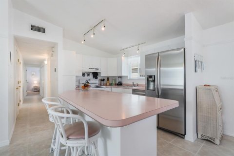 House in Holmes Beach, Florida 3 bedrooms, 115.94 sq.m. № 2156566 - photo 8