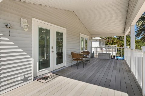House in Holmes Beach, Florida 3 bedrooms, 115.94 sq.m. № 2156566 - photo 2