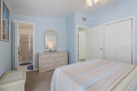 House in Holmes Beach, Florida 3 bedrooms, 115.94 sq.m. № 2156566 - photo 14