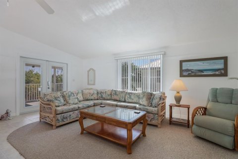 House in Holmes Beach, Florida 3 bedrooms, 115.94 sq.m. № 2156566 - photo 3