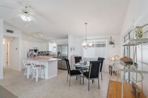 House in Holmes Beach, Florida 3 bedrooms, 115.94 sq.m. № 2156566 - photo 6