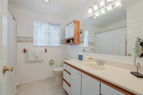 House in Holmes Beach, Florida 3 bedrooms, 115.94 sq.m. № 2156566 - photo 18