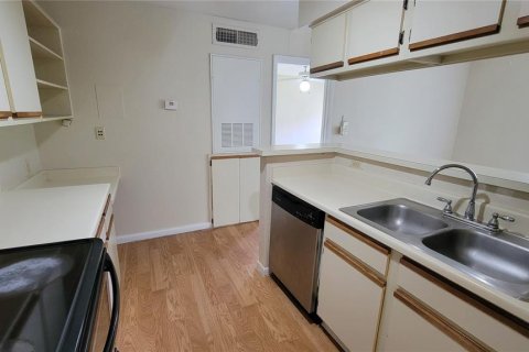 Condo in Orlando, Florida, 1 bedroom  № 1915032 - photo 15