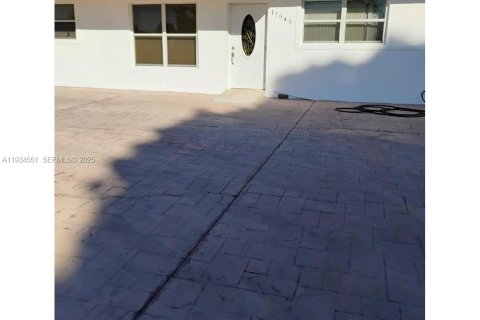 Villa ou maison à vendre à Opa-locka, Floride: 3 chambres № 1994466 - photo 2