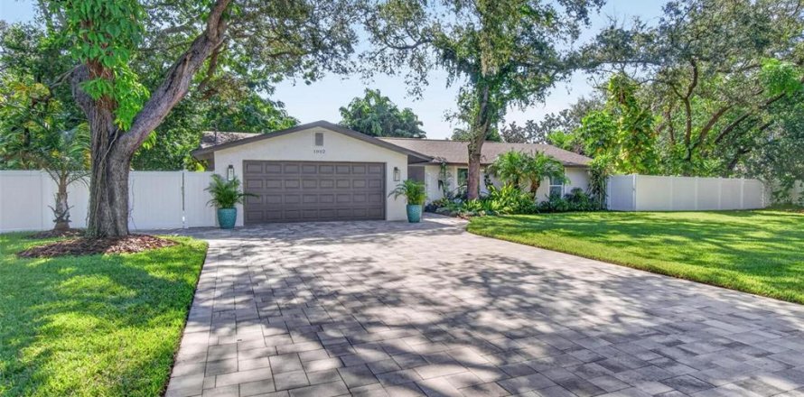 Villa ou maison à Tarpon Springs, Floride 3 chambres, 158.77 m2 № 2396133